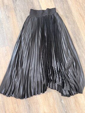 Elie Tahari Black Textured Midi Skirt with Metal Nameplate